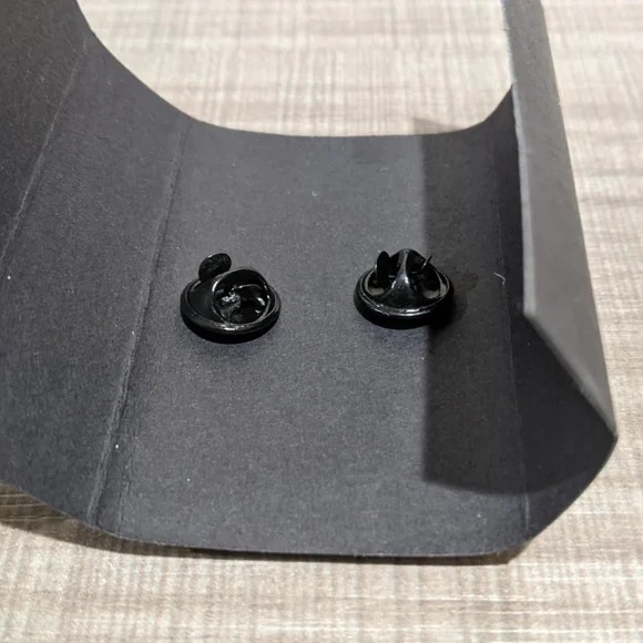 Hello Kitty Collectible Lapel Pin - Picture 2 of 3